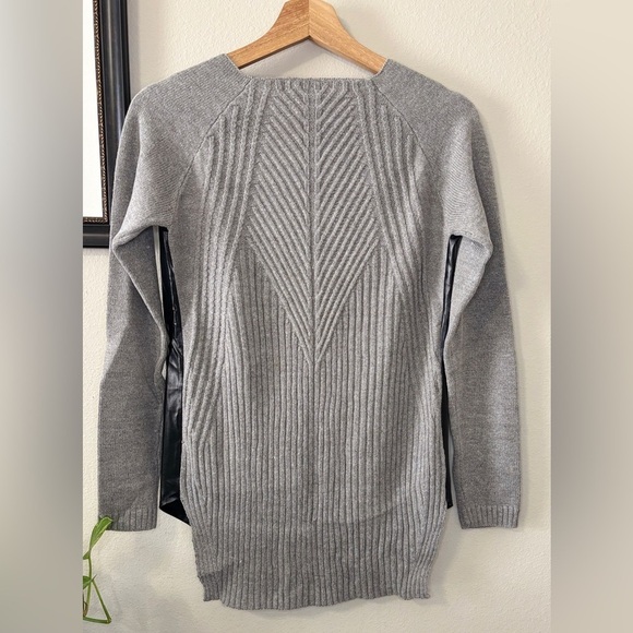 Love8 Faux Leather Front Sweater size Small NWOT - Picture 6 of 9